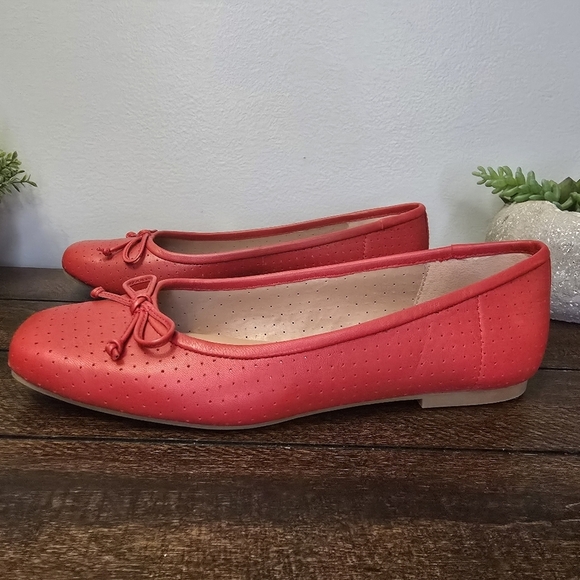 Nordstrom Ashton Perforated Red Ballet Flat Shoes Size 7.5 Square Toe Bow - Picture 3 of 9